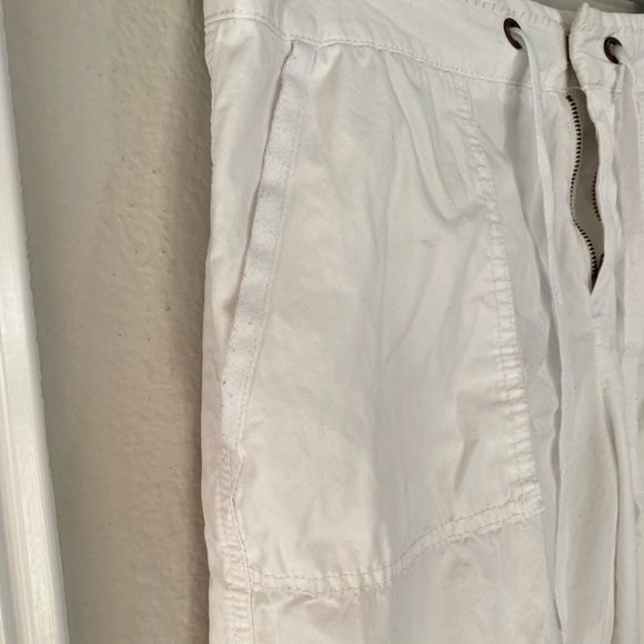 Liz Claiborne White Capri Cargo Pants size 8 - Picture 3 of 9